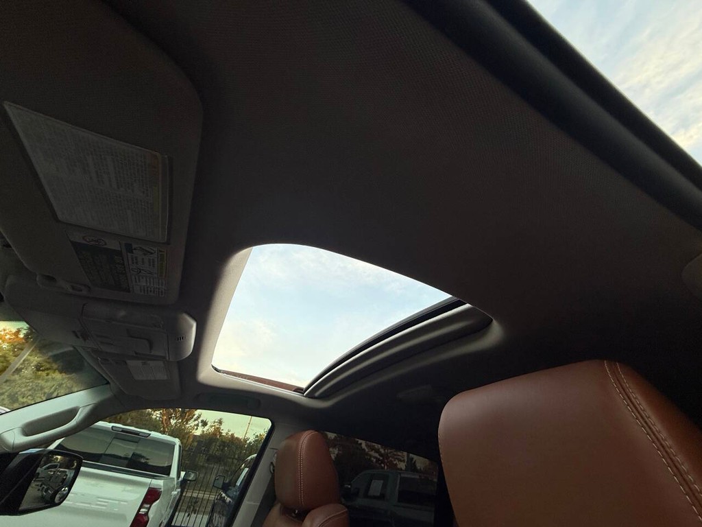 Toyota Tundra 4WD Vehicle Full-screen Gallery Image 30