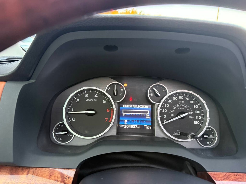 Toyota Tundra 4WD Vehicle Full-screen Gallery Image 31