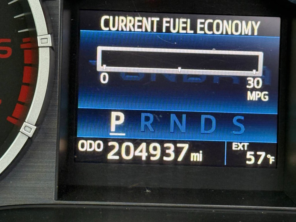 Toyota Tundra 4WD Vehicle Full-screen Gallery Image 32