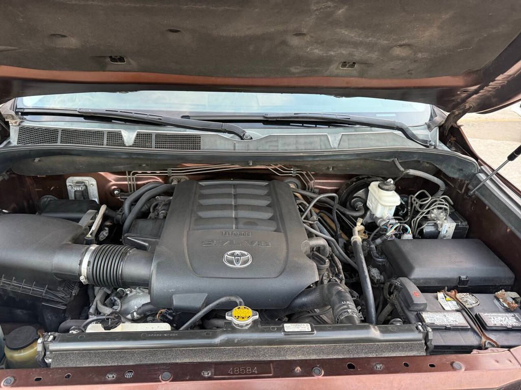 Toyota Tundra 4WD Vehicle Full-screen Gallery Image 34