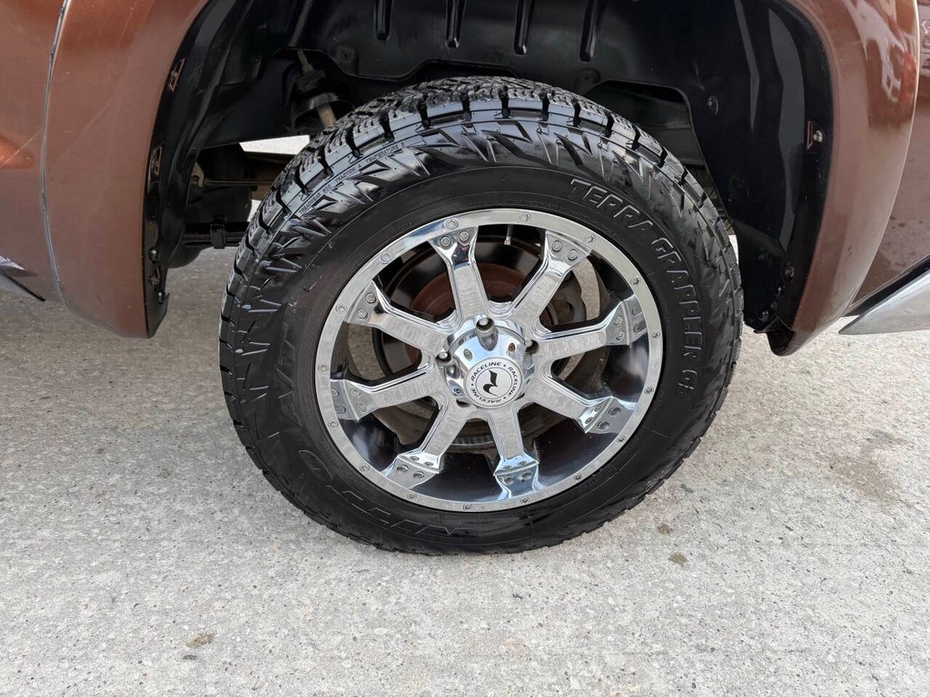 Toyota Tundra 4WD Vehicle Full-screen Gallery Image 35