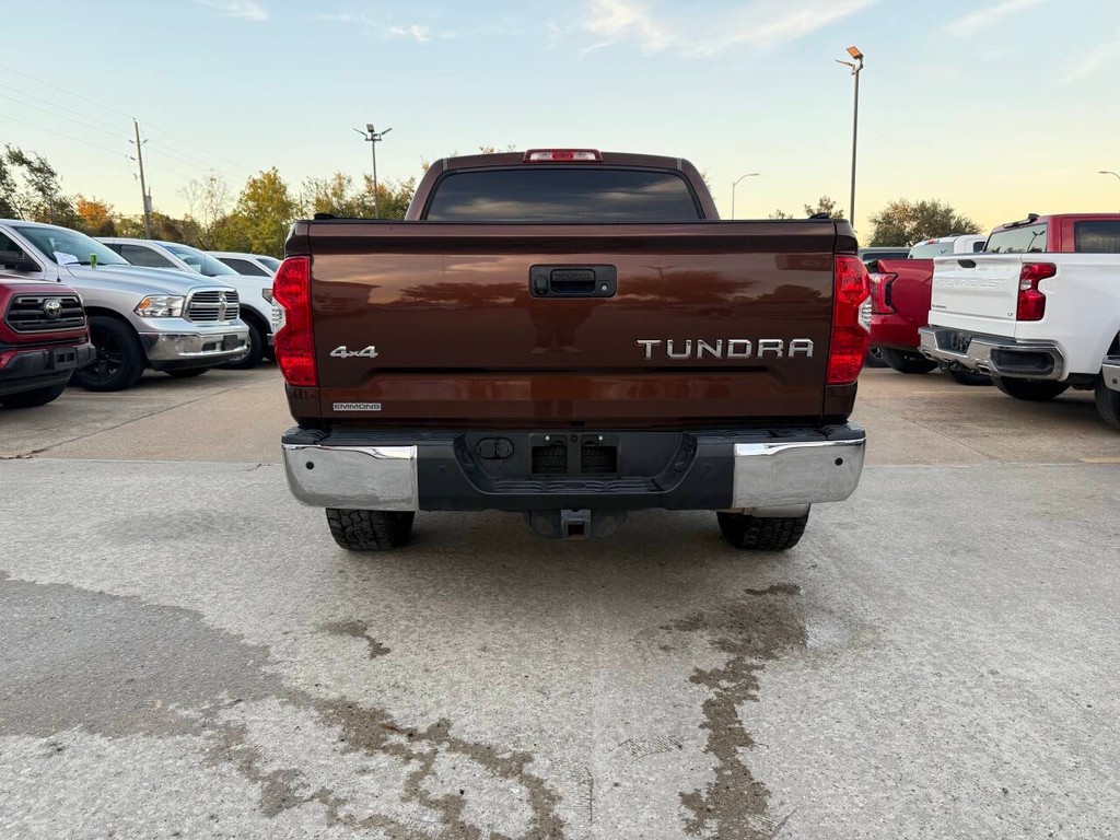 Toyota Tundra 4WD Vehicle Full-screen Gallery Image 37