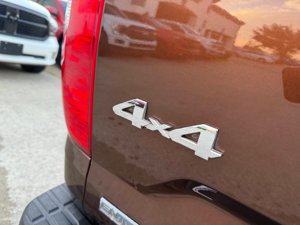 Toyota Tundra 4WD Vehicle Full-screen Gallery Image 38