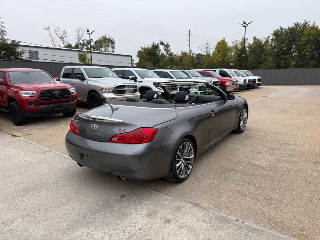 INFINITI G37 Convertible Vehicle Full-screen Gallery Image 09
