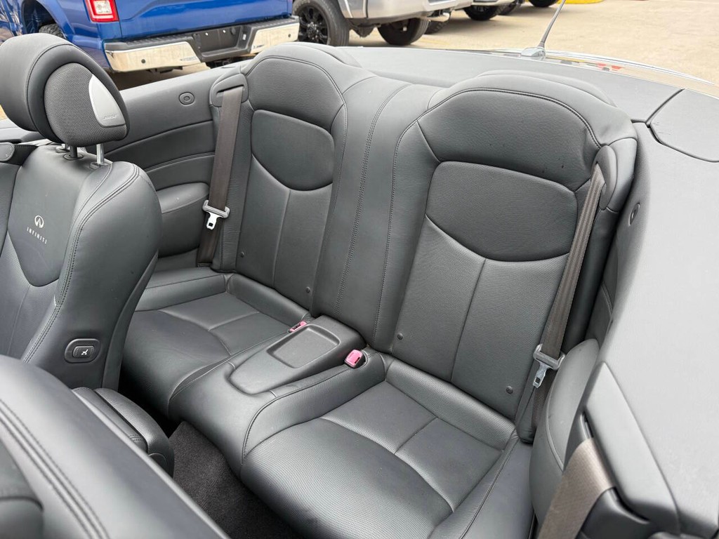 INFINITI G37 Convertible Vehicle Full-screen Gallery Image 12