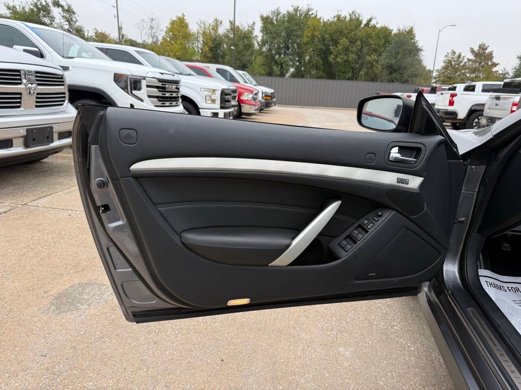 INFINITI G37 Convertible Vehicle Full-screen Gallery Image 13