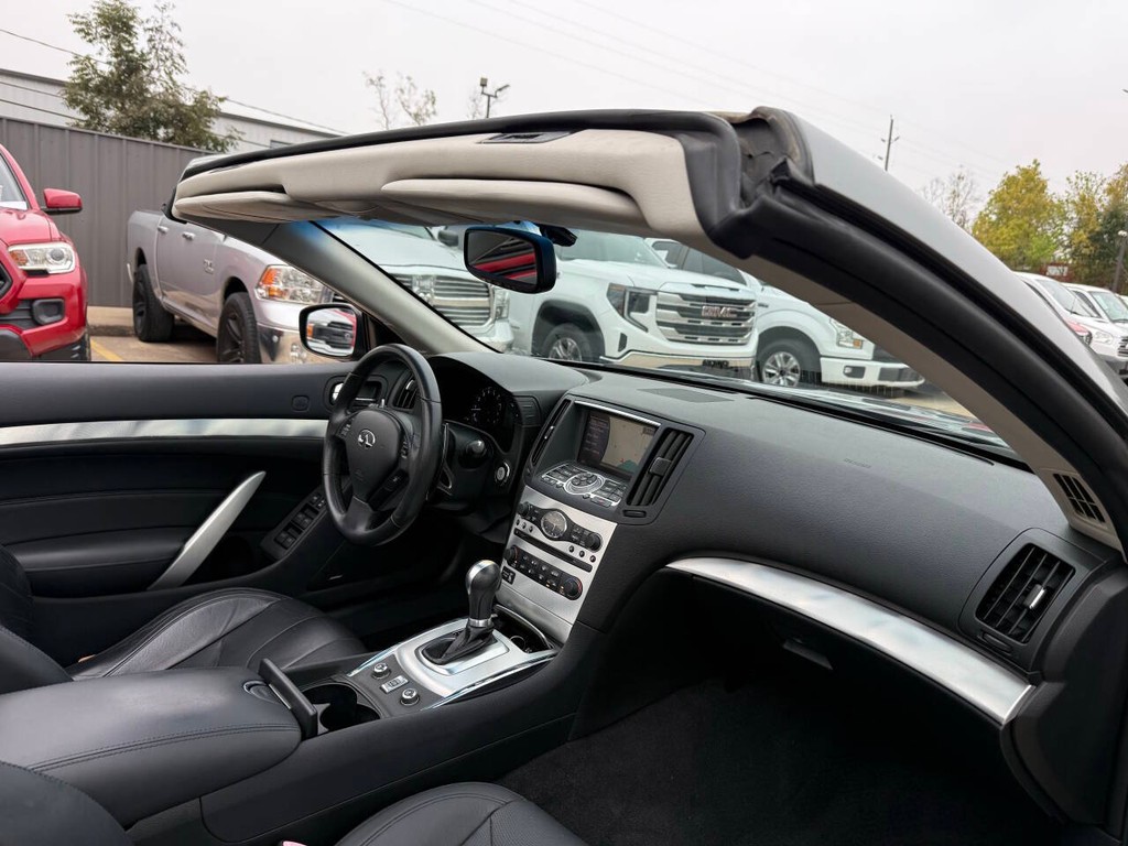 INFINITI G37 Convertible Vehicle Full-screen Gallery Image 14