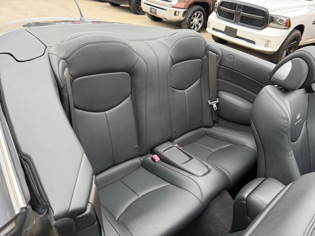 INFINITI G37 Convertible Vehicle Full-screen Gallery Image 15