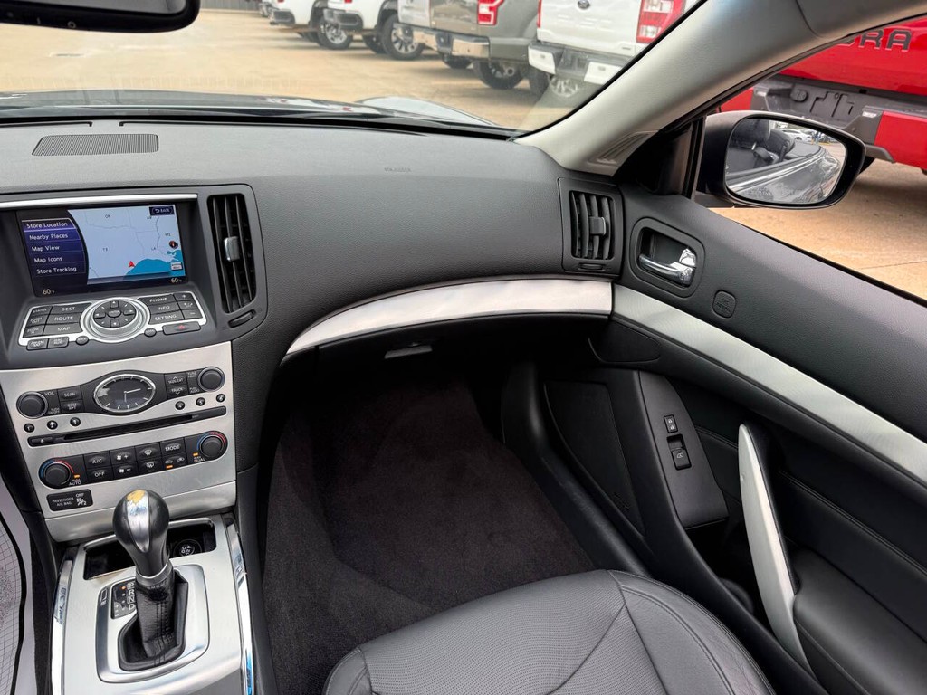 INFINITI G37 Convertible Vehicle Full-screen Gallery Image 21