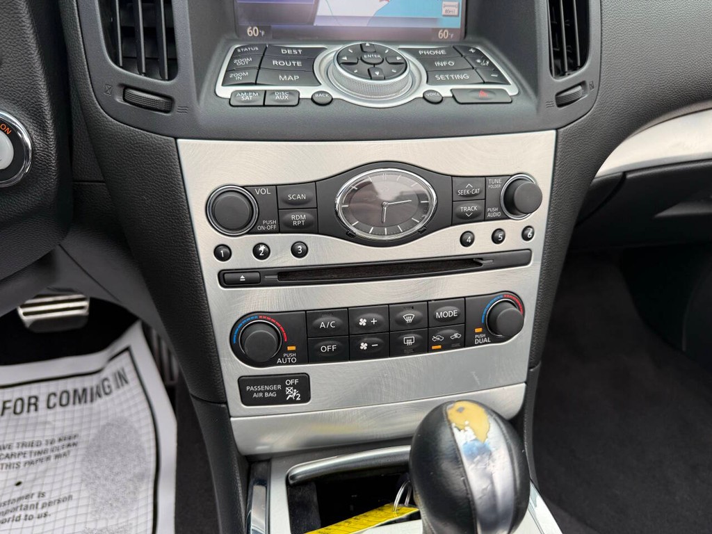 INFINITI G37 Convertible Vehicle Full-screen Gallery Image 29