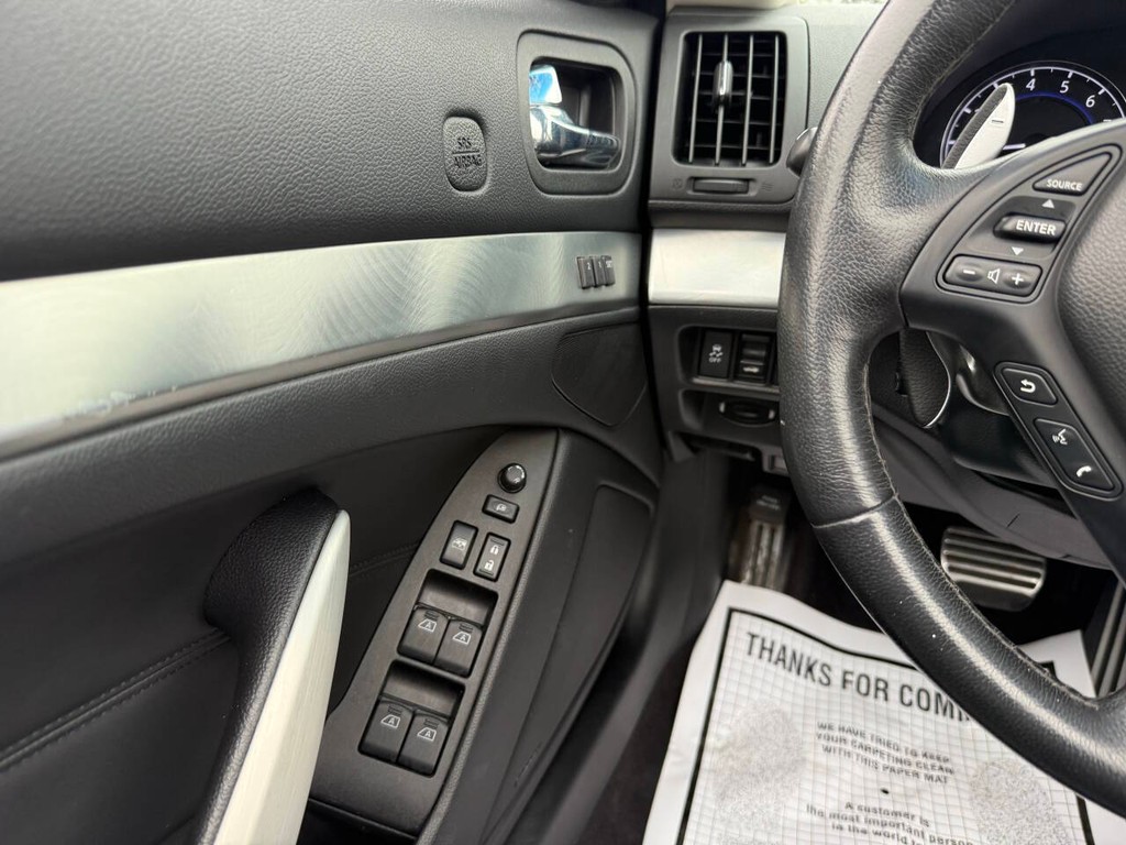 INFINITI G37 Convertible Vehicle Full-screen Gallery Image 31