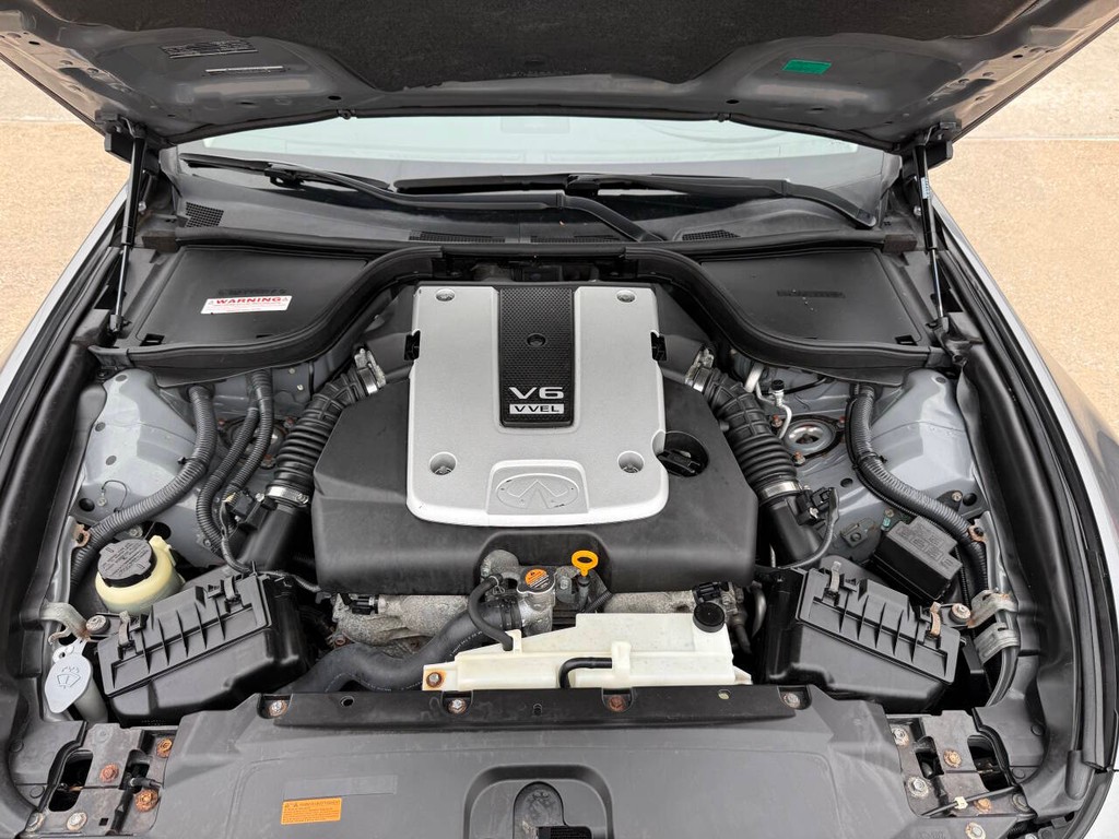 INFINITI G37 Convertible Vehicle Full-screen Gallery Image 35