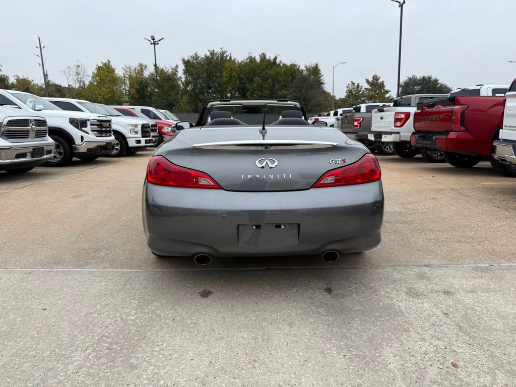 INFINITI G37 Convertible Vehicle Full-screen Gallery Image 38