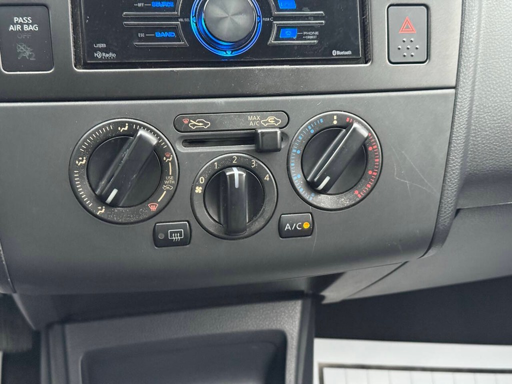 Nissan Versa Vehicle Full-screen Gallery Image 26