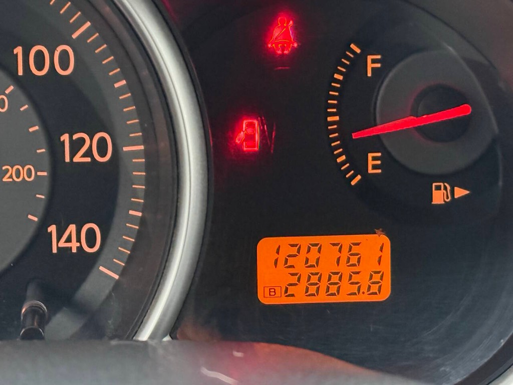 Nissan Versa Vehicle Full-screen Gallery Image 31