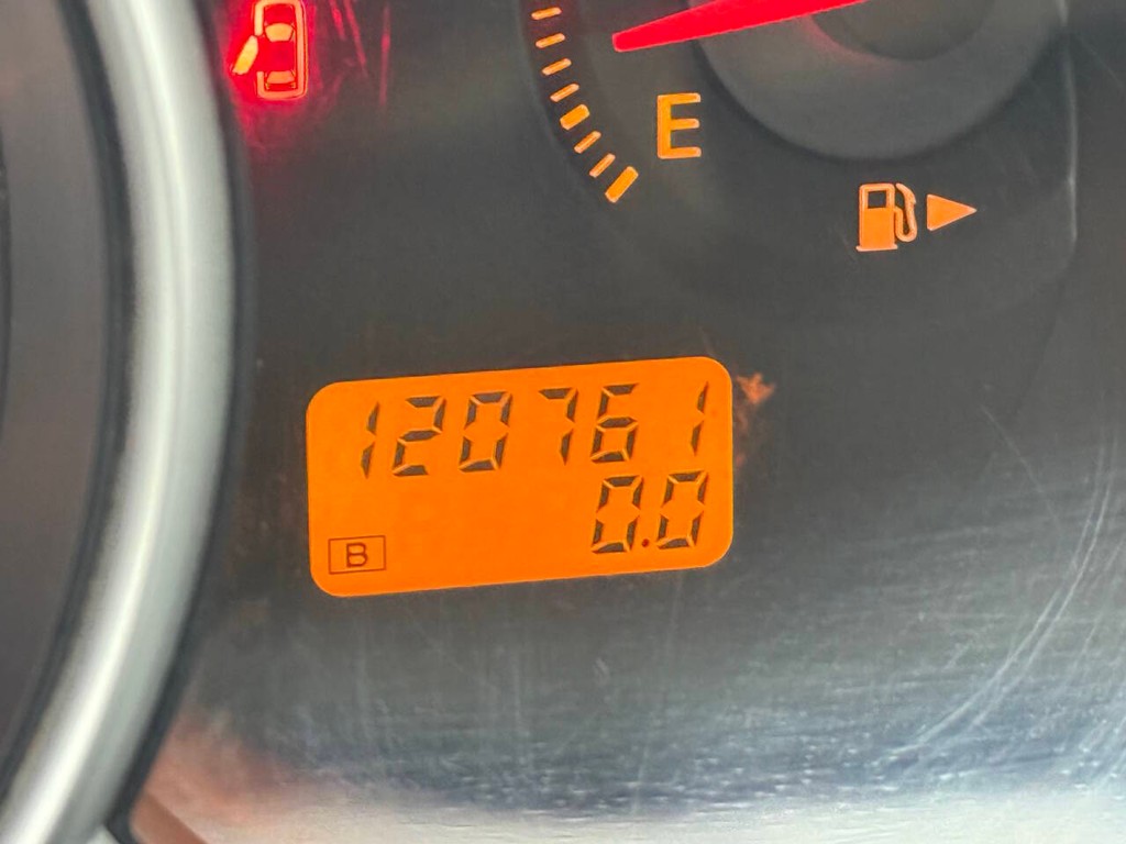 Nissan Versa Vehicle Full-screen Gallery Image 32