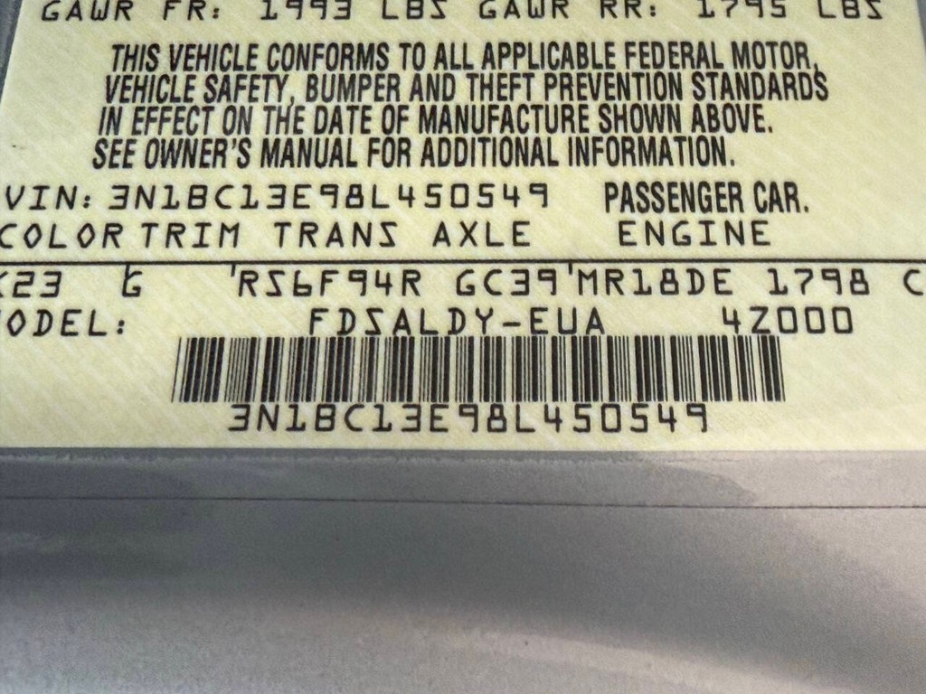 Nissan Versa Vehicle Full-screen Gallery Image 33