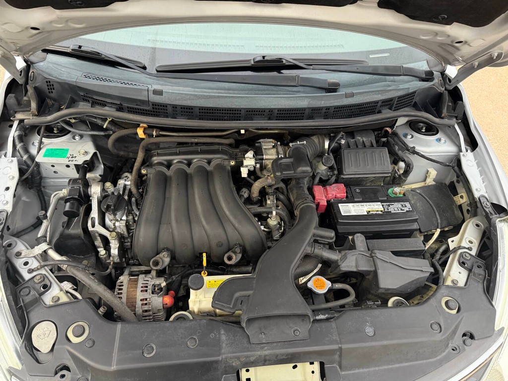 Nissan Versa Vehicle Full-screen Gallery Image 34