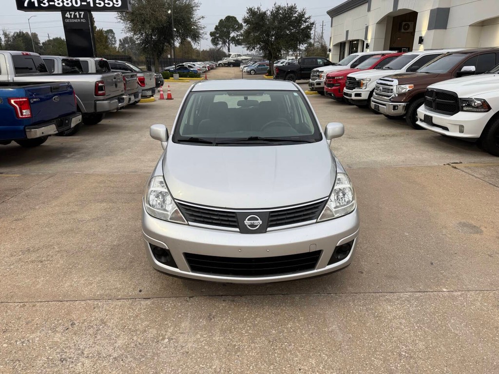 Nissan Versa Vehicle Full-screen Gallery Image 38