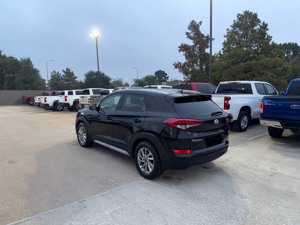 Hyundai Tucson Vehicle Full-screen Gallery Image 04