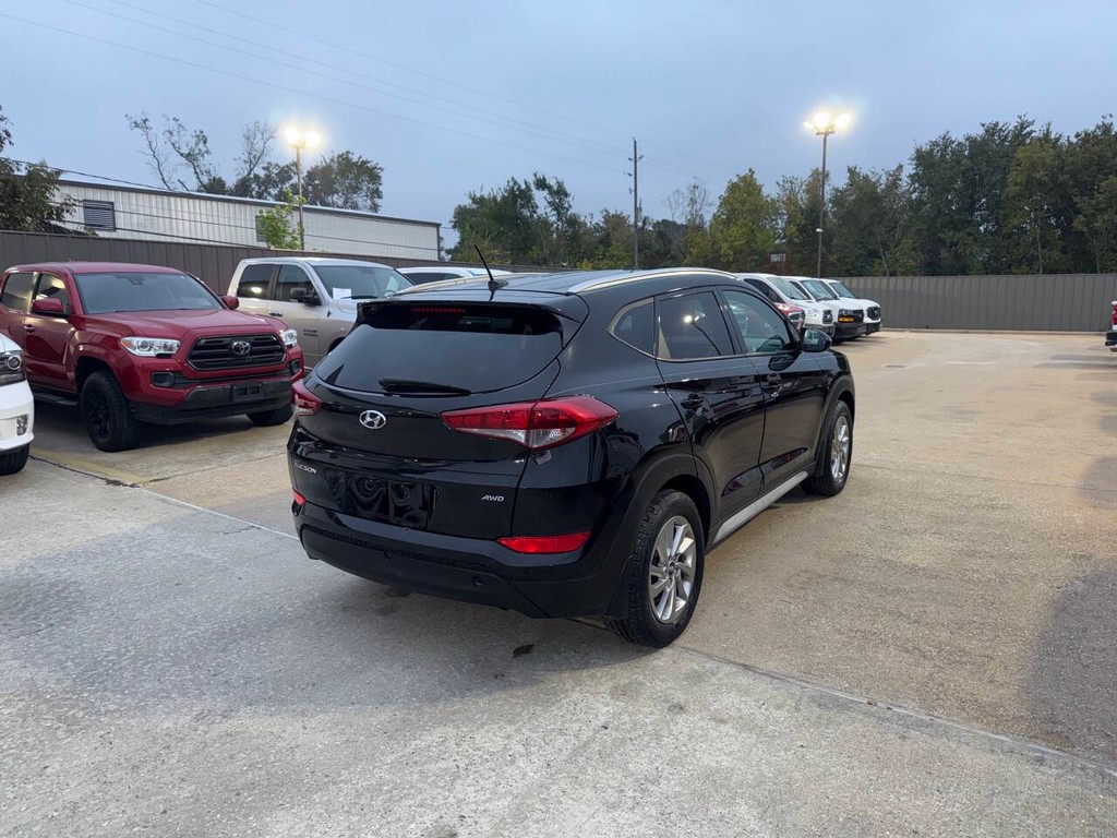 Hyundai Tucson Vehicle Full-screen Gallery Image 05