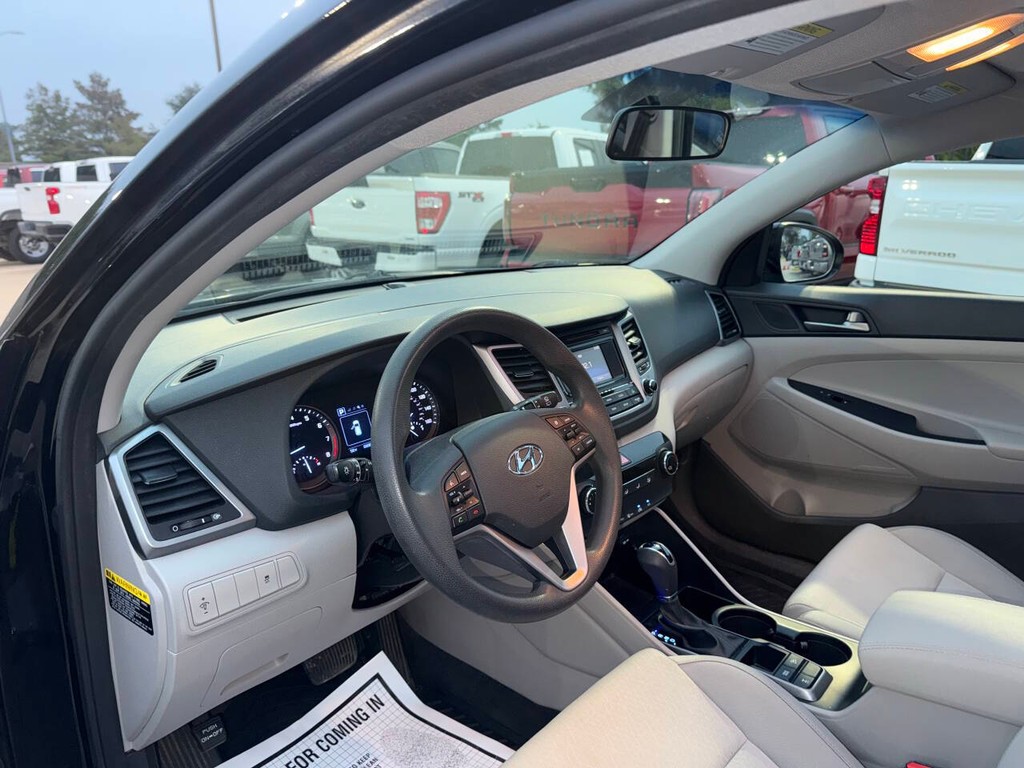 Hyundai Tucson Vehicle Full-screen Gallery Image 06