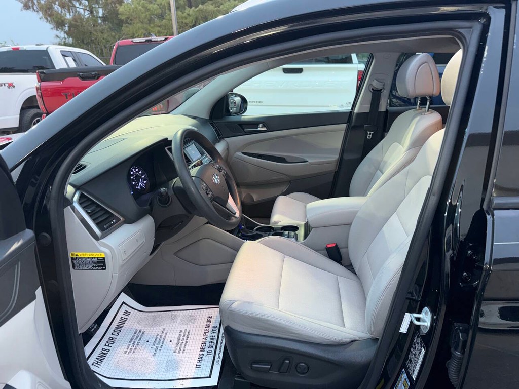 Hyundai Tucson Vehicle Full-screen Gallery Image 07