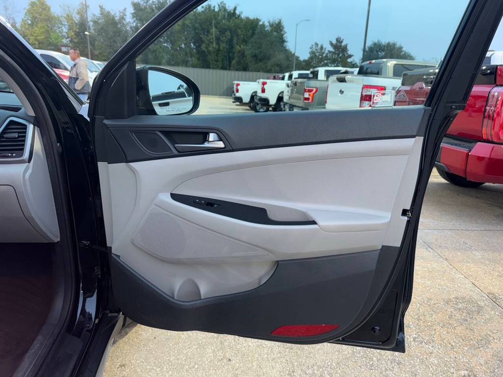 Hyundai Tucson Vehicle Full-screen Gallery Image 11