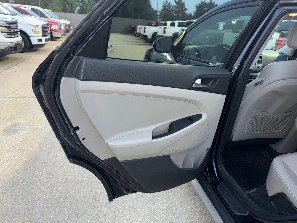 Hyundai Tucson Vehicle Full-screen Gallery Image 14