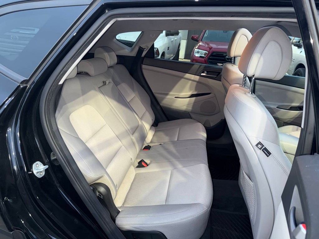 Hyundai Tucson Vehicle Full-screen Gallery Image 15