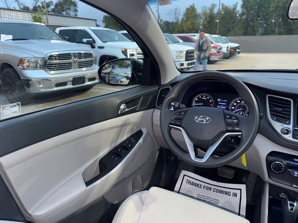 Hyundai Tucson Vehicle Full-screen Gallery Image 19