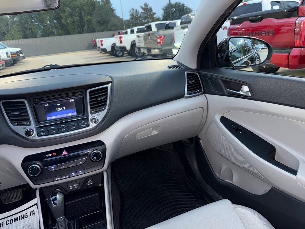 Hyundai Tucson Vehicle Full-screen Gallery Image 20