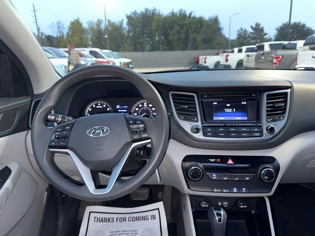 Hyundai Tucson Vehicle Full-screen Gallery Image 21