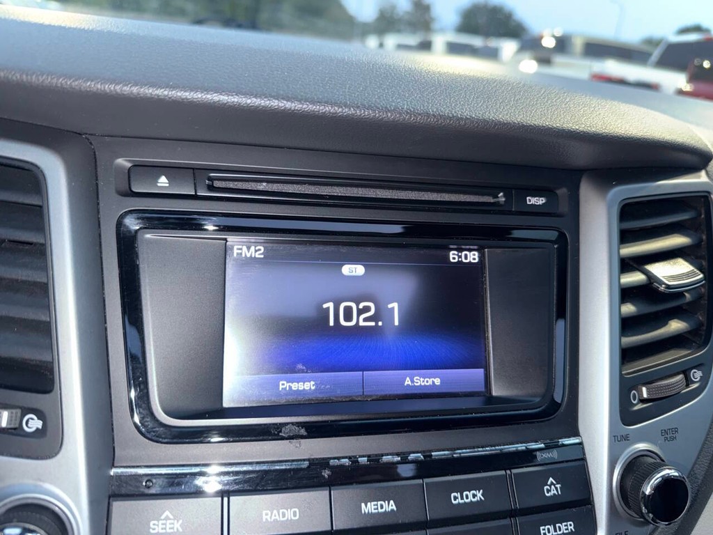 Hyundai Tucson Vehicle Full-screen Gallery Image 25