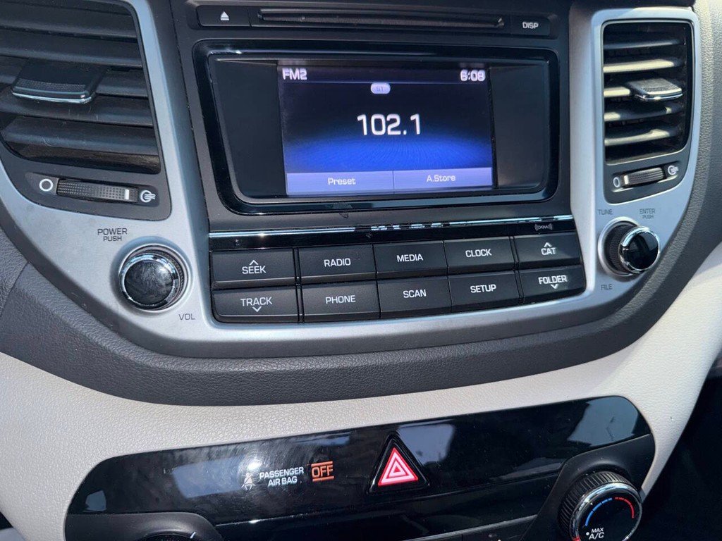 Hyundai Tucson Vehicle Full-screen Gallery Image 27