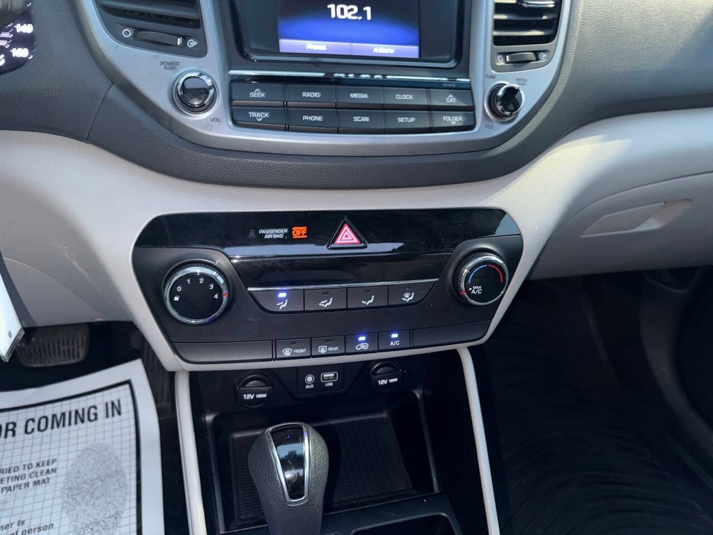 Hyundai Tucson Vehicle Full-screen Gallery Image 28