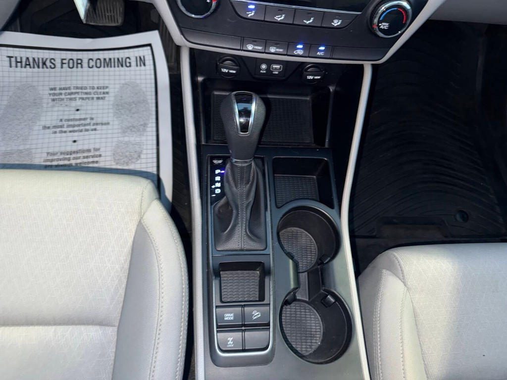 Hyundai Tucson Vehicle Full-screen Gallery Image 29