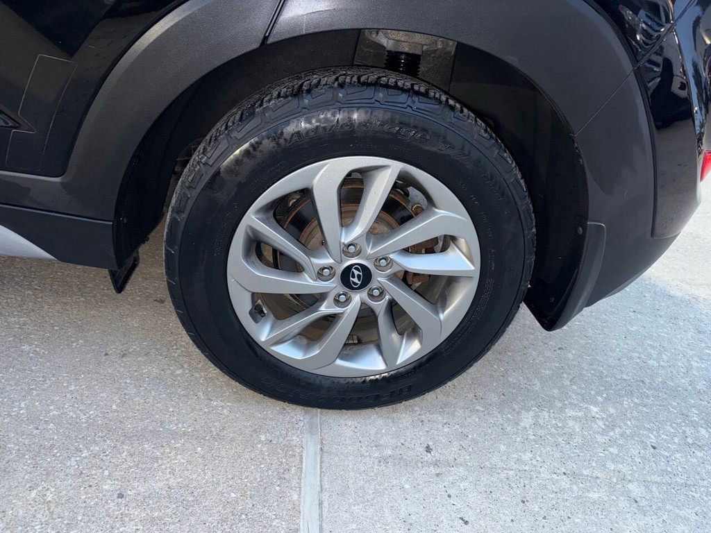 Hyundai Tucson Vehicle Full-screen Gallery Image 36