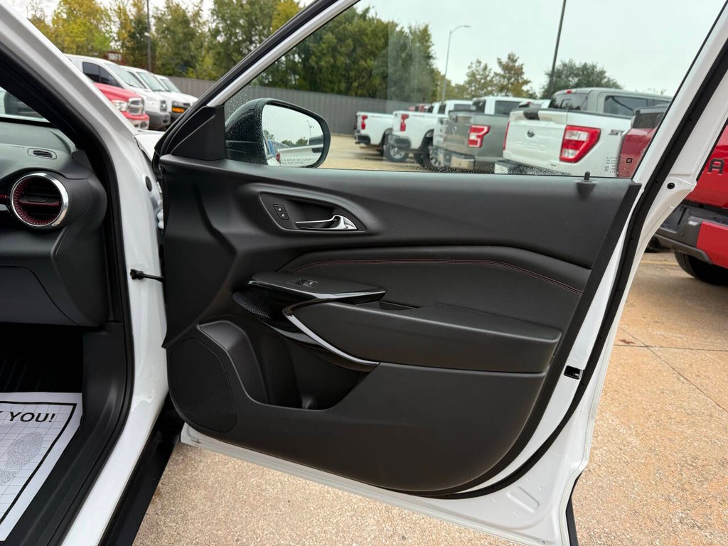 Chevrolet Trax Vehicle Full-screen Gallery Image 11