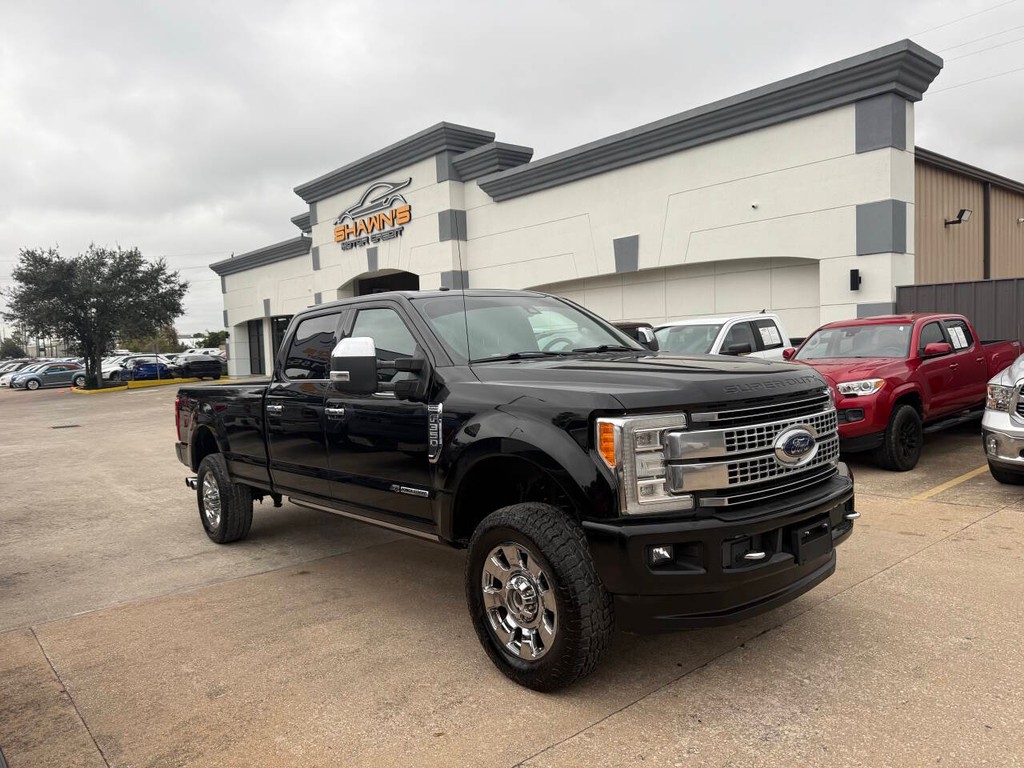 Ford Super Duty F-350 SRW Vehicle Full-screen Gallery Image 02