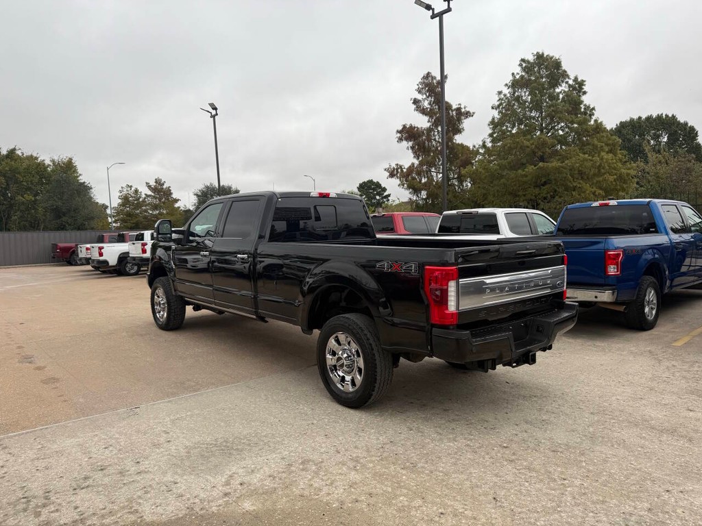 Ford Super Duty F-350 SRW Vehicle Full-screen Gallery Image 04