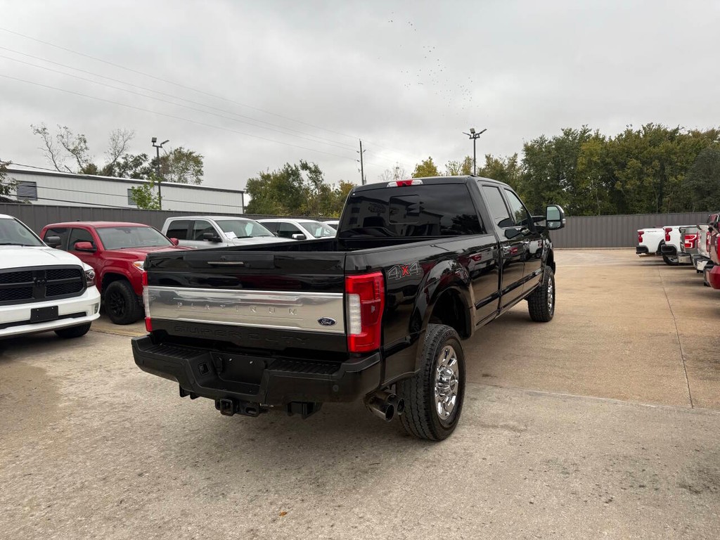 Ford Super Duty F-350 SRW Vehicle Full-screen Gallery Image 05