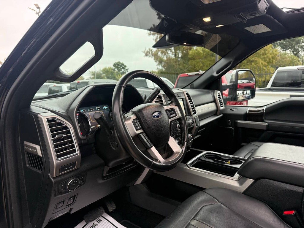 Ford Super Duty F-350 SRW Vehicle Full-screen Gallery Image 06