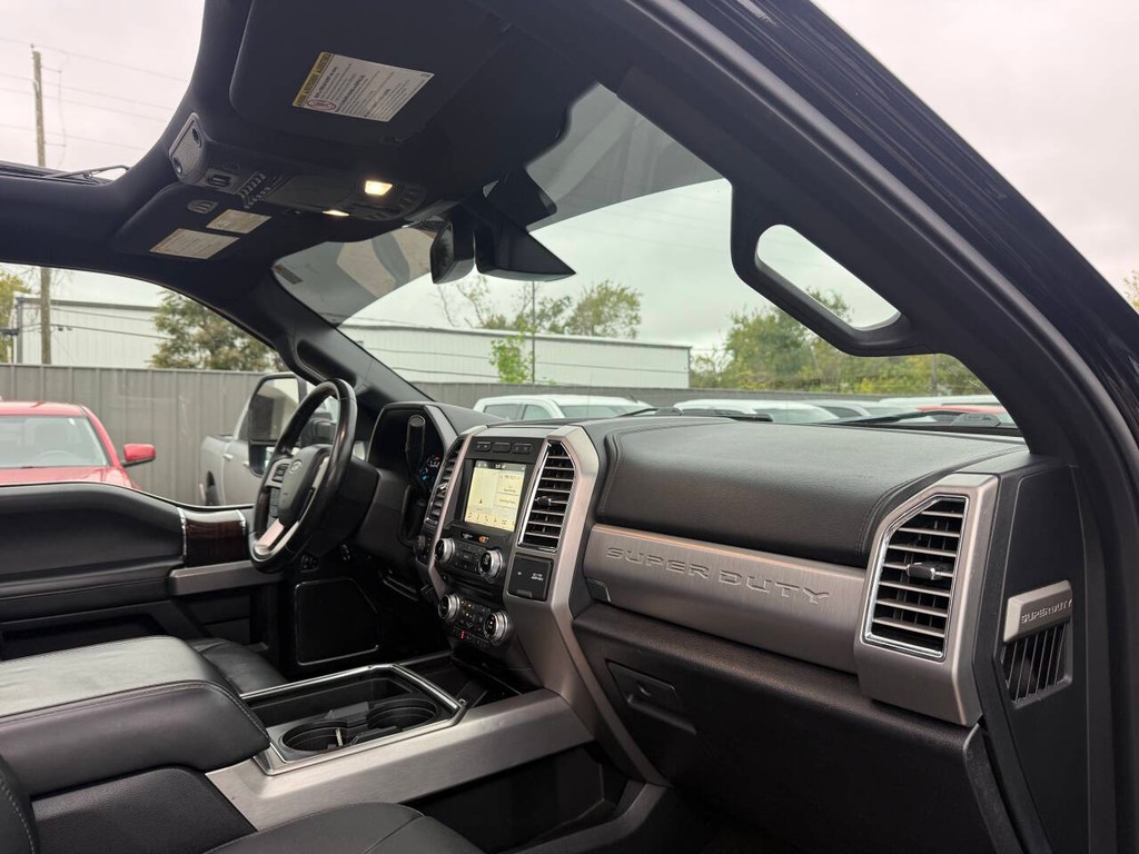 Ford Super Duty F-350 SRW Vehicle Full-screen Gallery Image 09