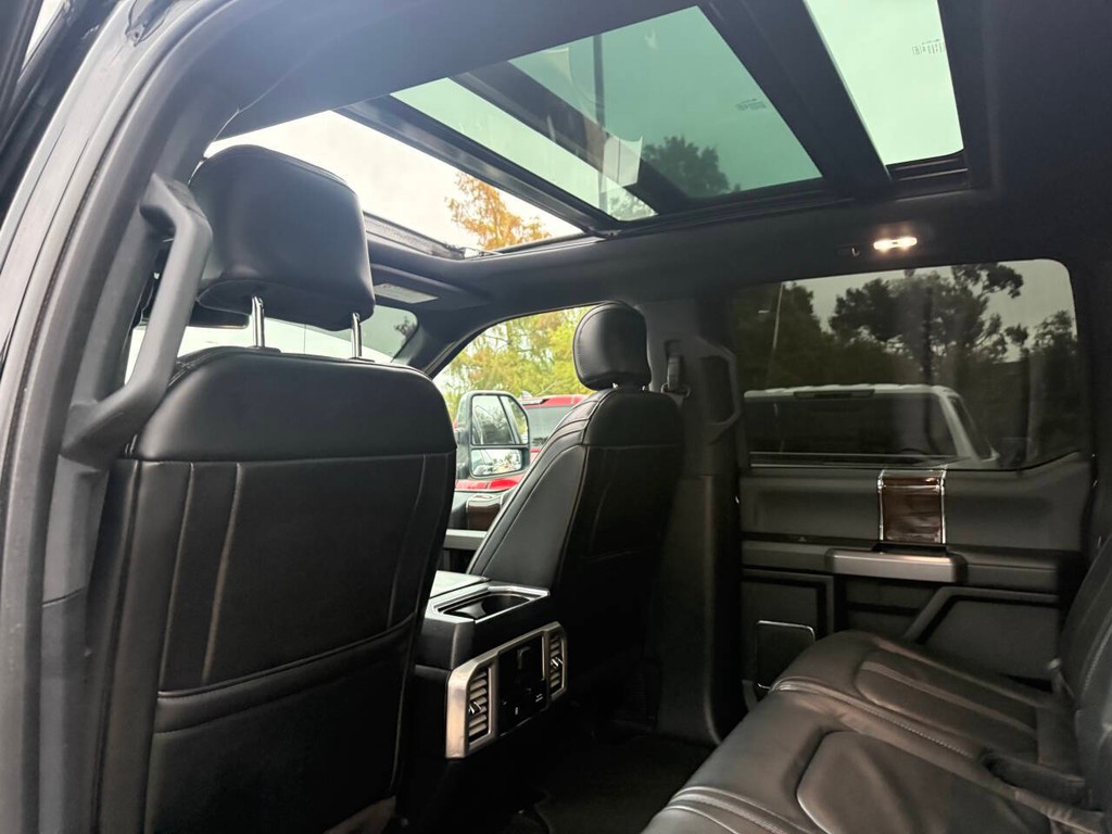 Ford Super Duty F-350 SRW Vehicle Full-screen Gallery Image 12