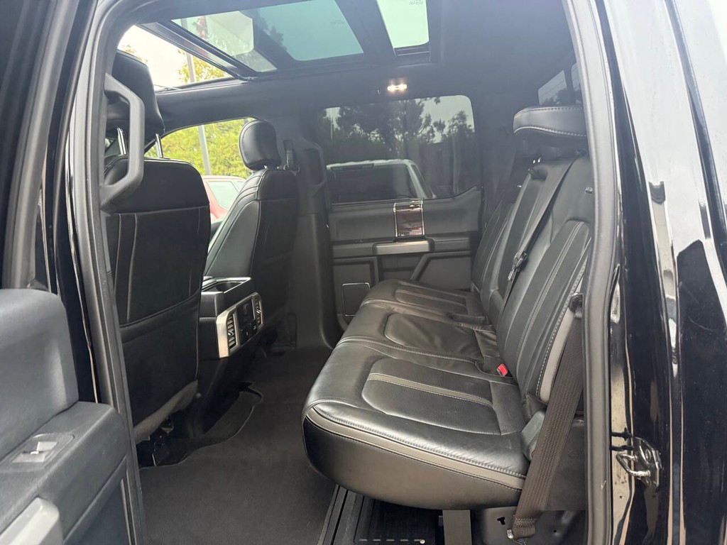 Ford Super Duty F-350 SRW Vehicle Full-screen Gallery Image 13