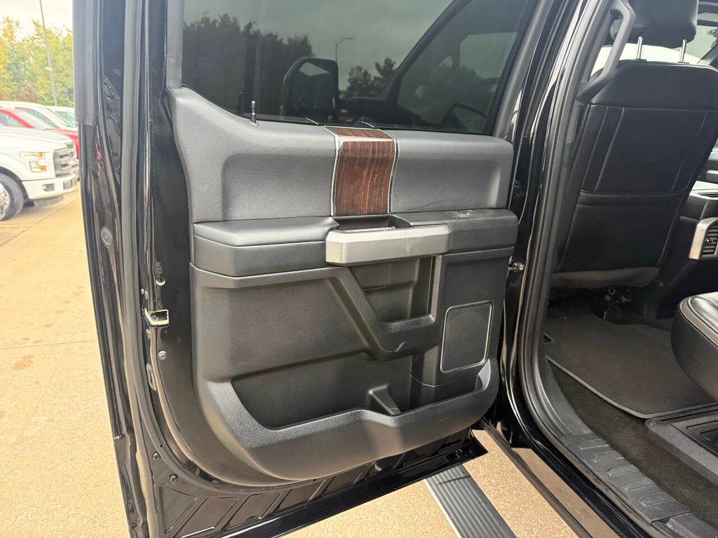 Ford Super Duty F-350 SRW Vehicle Full-screen Gallery Image 14