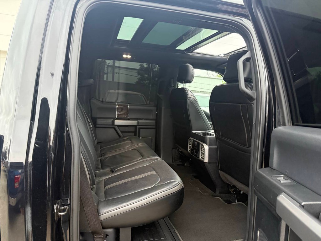 Ford Super Duty F-350 SRW Vehicle Full-screen Gallery Image 15