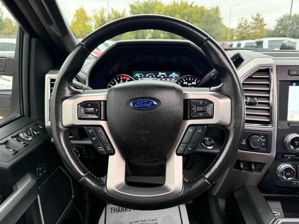 Ford Super Duty F-350 SRW Vehicle Full-screen Gallery Image 22