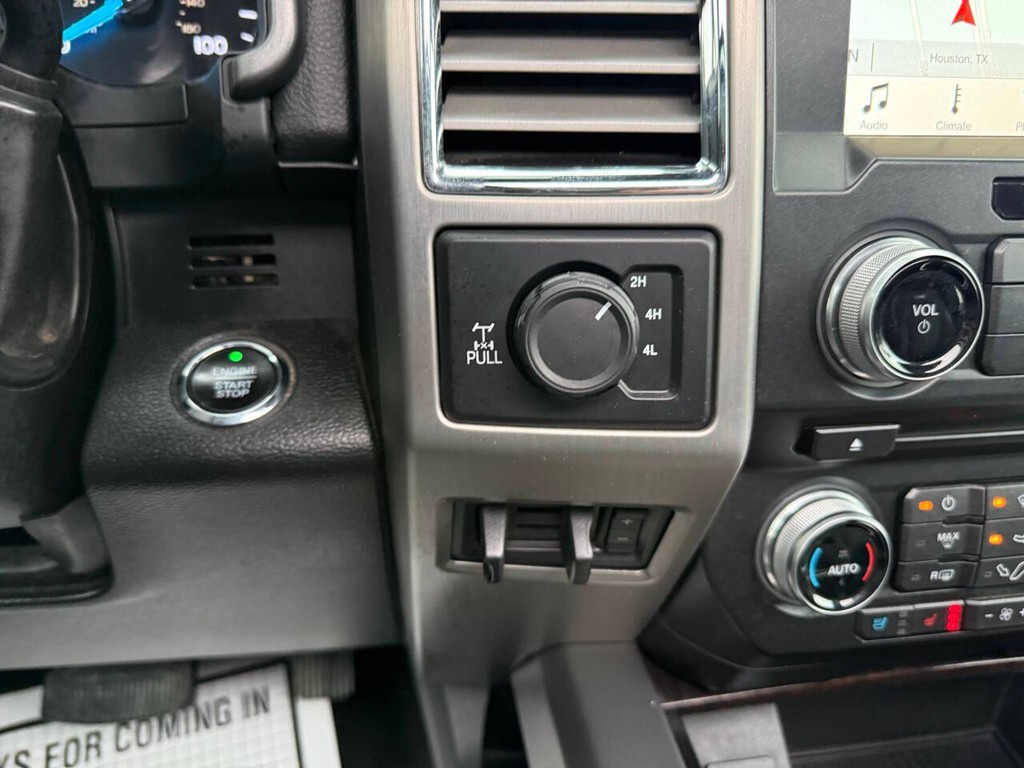 Ford Super Duty F-350 SRW Vehicle Full-screen Gallery Image 29